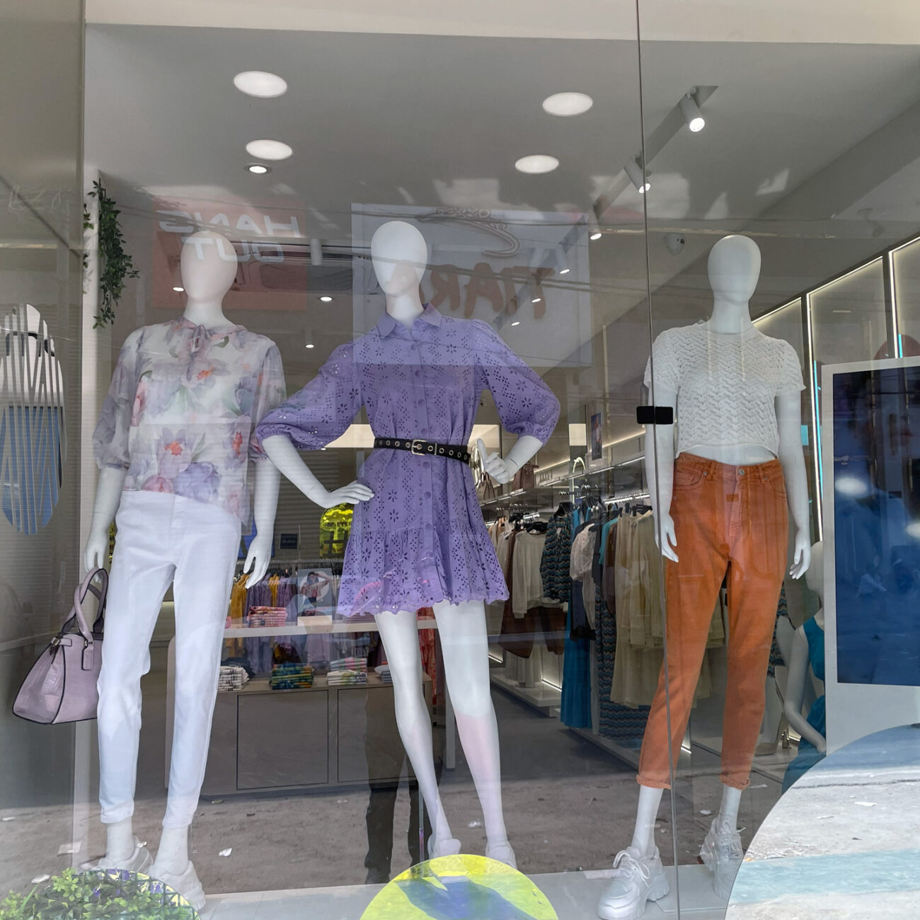 Madame India retail project by STIRIXIS Group showing mannequin display at store entrance with styled outfits and white interior backdrop