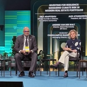 Four participants seated on stage during a Prodexpo 2026 discussion on climate resilience and real estate investment.
